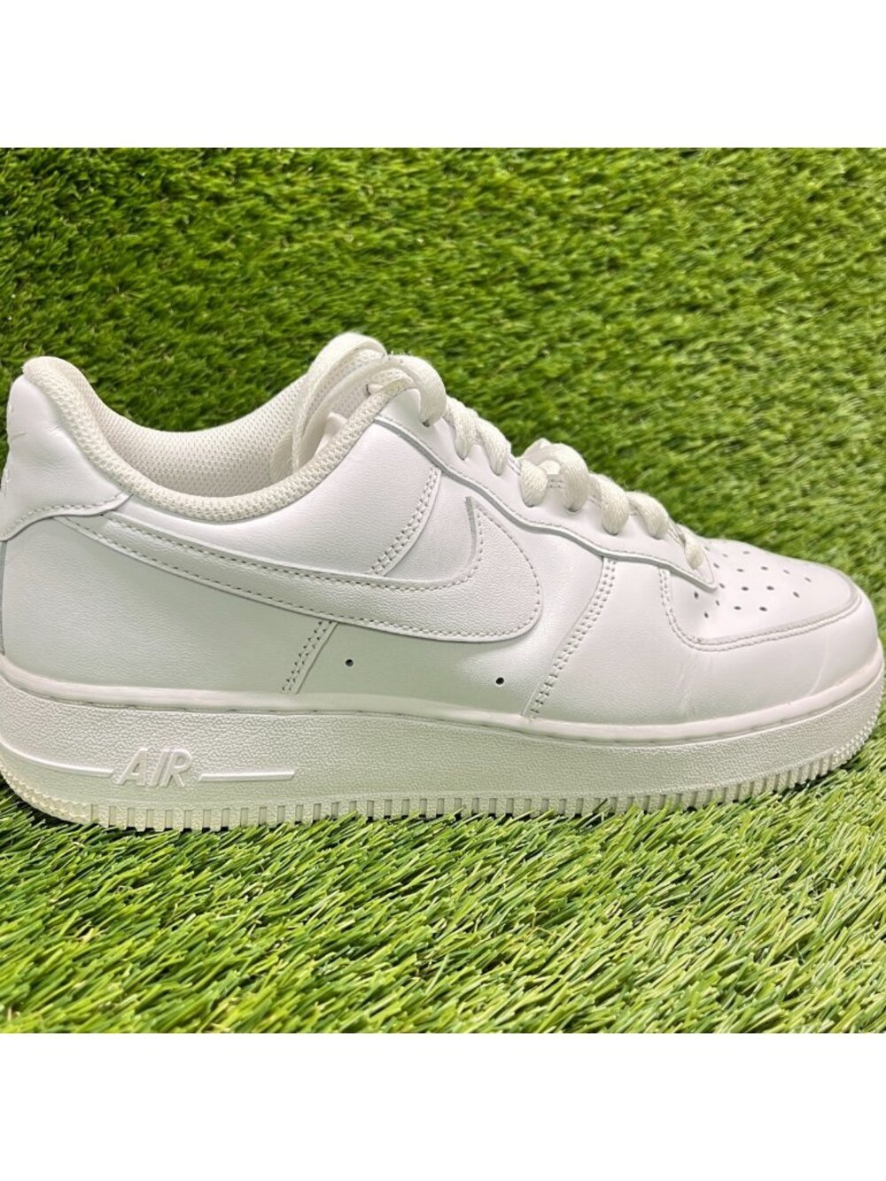 Nike Air Force 1 '07 Low Mens Size 8 White Athletic Lifestyle Shoes Sneakers